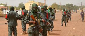 2012 wagten Tuareg-Rebellen den Aufstand in Mali. Daraufhin wurde das Land von islamistischen Rebellen fast überrannt.