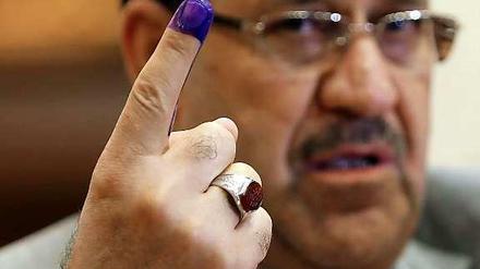 Maliki mit Markierung: Der Ministerpräsident präsentierte am 30. April seinen gefärbten Finger als Wahlbeweis