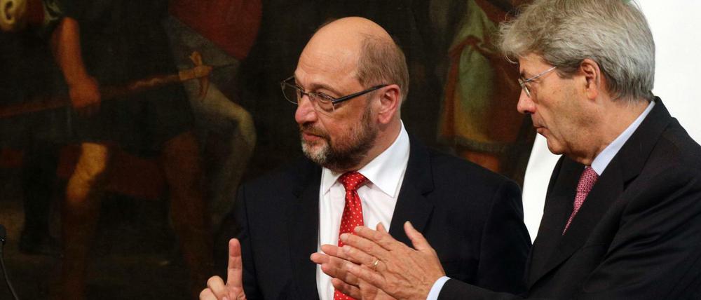 Da geht es lang in der Flüchtlingskrise: SPD-Kanzlerkandidat Martin Schulz und Italiens Ministerpräsident Paolo Gentiloni in Rom.