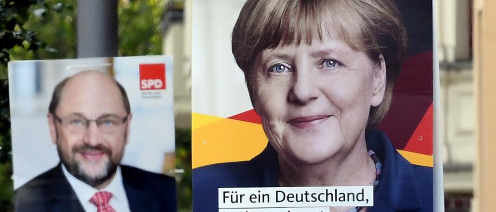 Wahlplakate für die Bundestagswahl von CDU und SPD in Berlin.