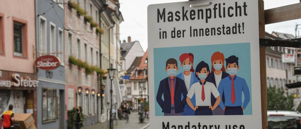 Hinweis auf die Maskenpflicht in Freiburg