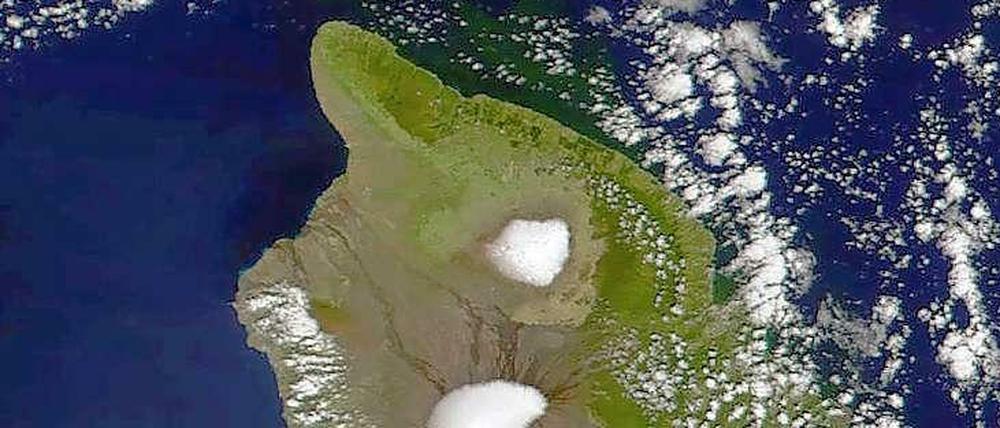 Die älteste Messreihe von CO2 in der Atmosphäre wird auf den beiden Vulkanen Mauna Kea (links) und Mauna Loa (rechts) seit 1958 kontinuierlich aufgezeichnet. Die Vulkane gehören zur Inselgruppe Hawaii. 