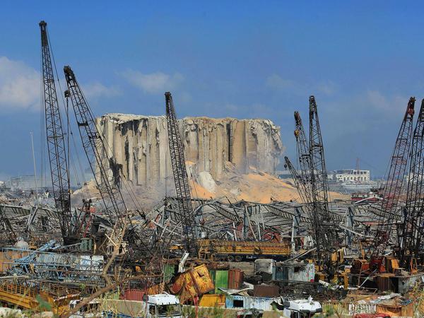 Der zerstörte Hafen nach der Explosion in Beirut.
