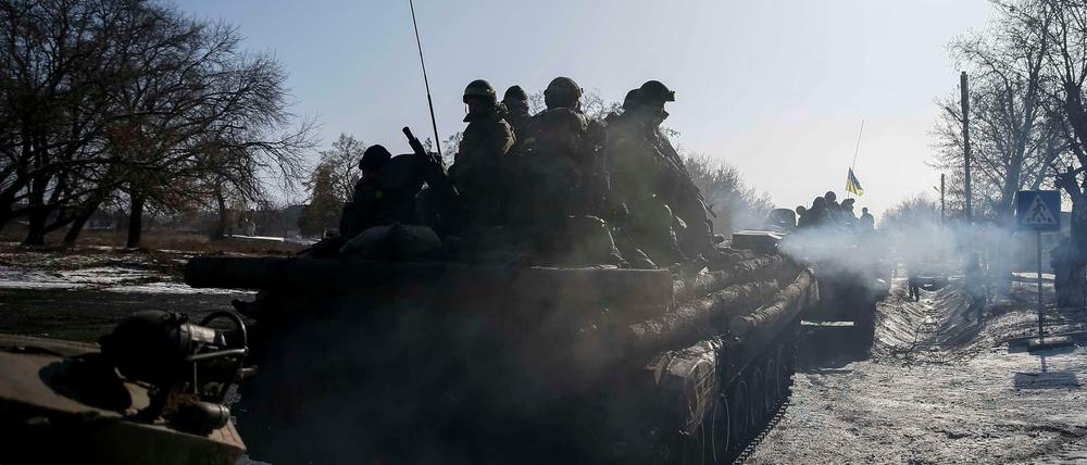 Ukrainische Truppen unweit der umkämpften Stadt Debalzewo.