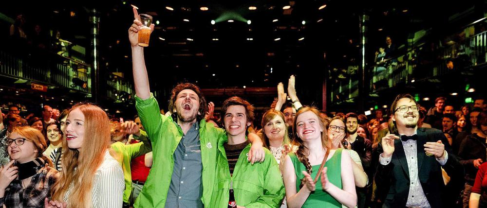 Jubel bei Anhängern der niederländischen Grünen über das Wahlergebnis 