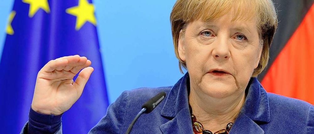 Cut! Bundeskanzlerin Angela Merkel erläutert die Entscheidungen der Nacht in Sachen Eurokrise.
