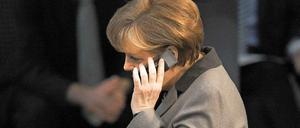 Ebenfalls von den amerikanischen Geheimdiensten überwacht? Kanzlerin Angela Merkel (CDU) am Handy. 