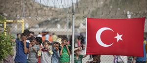 In vielen der Behelfsschulen für die Flüchtlinge seien islamistische Verbände aktiv, so türkische Regierungskritiker.