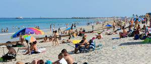 Am Strand von Miami tummeln sich die Badegäste. Rund um den 4. Juli ist der Strand geschlossen.
