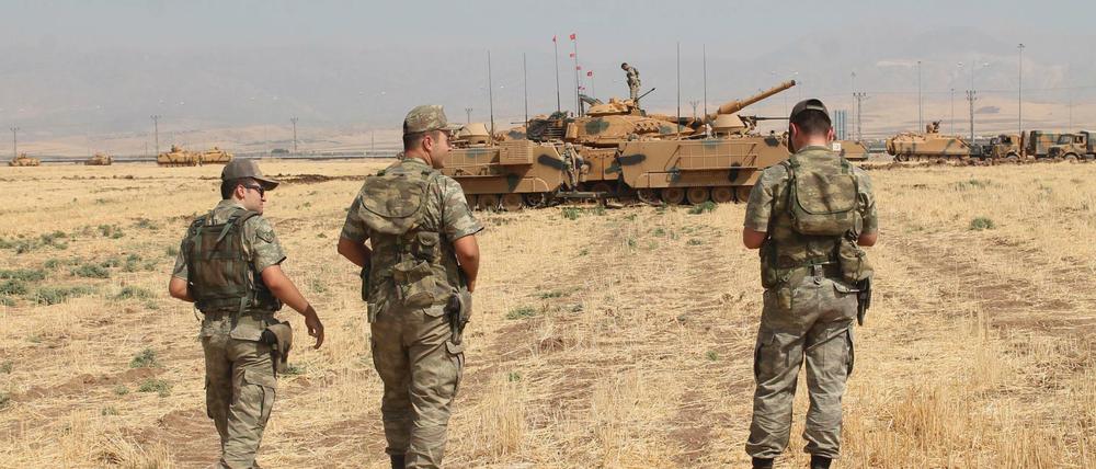 Türkische Streitkräfte während eines Militärmanövers nahe der kurdischen Autonomiegebiete im Nordirak. 