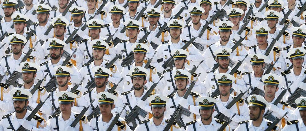 Iranische Soldaten bei einer Militärparade
