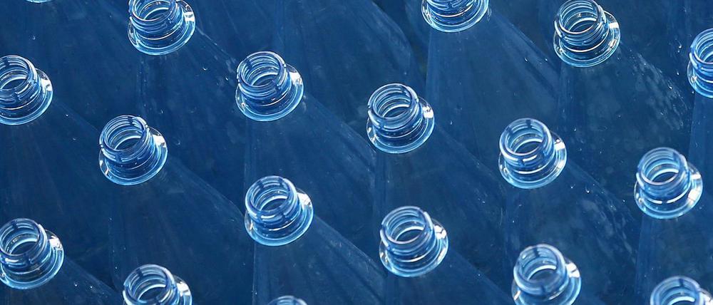 Leere PET-Mehrwegflaschen für Mineralwasser