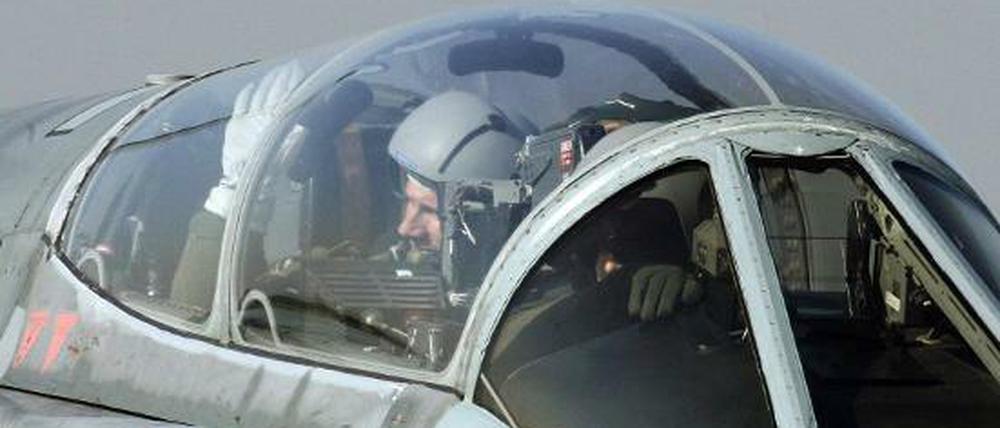 Bundeswehr-Pilot an Bord eines Tornados (Archivbild) 