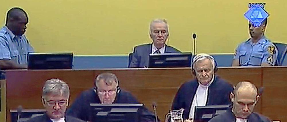 Der ehemalige Oberkommandierende der bosnisch-serbischen Truppen, Ratko Mladic, vor dem UN-Tribunal in Den Haag.