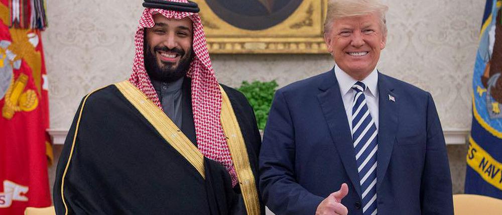 Daumen hoch. Der saudische Kronzprinz Mohammed bin Salman und US-Präsident Donald Trump sind politisch auf einer Linie.