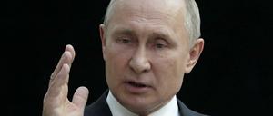 Präsident Putin hat ein Gesetz erlassen, durch das Journalisten und Blogger als „ausländische Agenten“ einstuft werden können.
