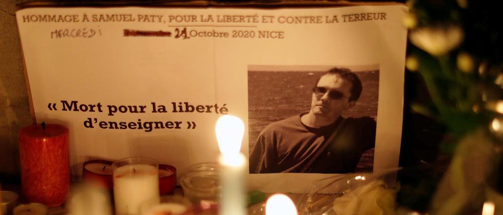 Vor zwei Wochen war der Lehrer Samuel Paty in Paris von einem Attentäter enthauptet worden