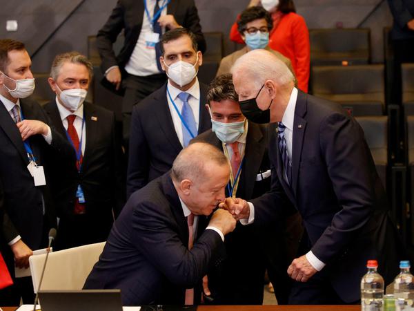 Der türkische Staatschefs Erdogan mit US-Präsident Joe Biden
