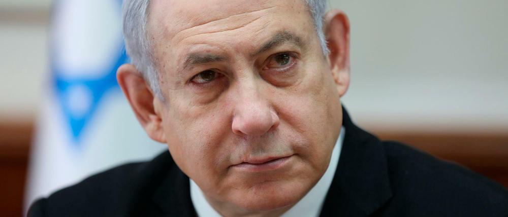 Benjamin Netanjahu, Ministerpräsident von Israel, nimmt an der wöchentlichen Kabinettssitzung in seinem Büro teil.