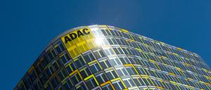 Fassade der Deutschland-Zentrale des ADAC in München. 