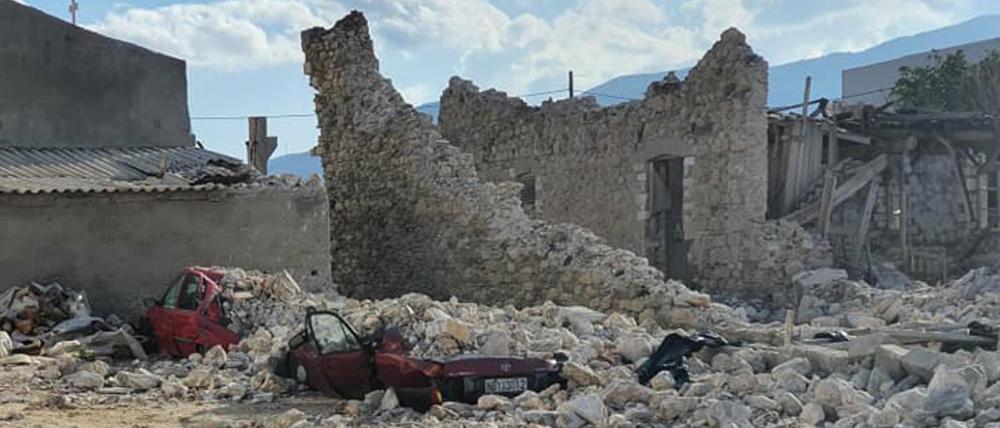 Bei Erdbeben und Tsunami im Mittelmeer kamen in der Türkei und in Griechenland mindestens sechs Menschen ums Leben.
