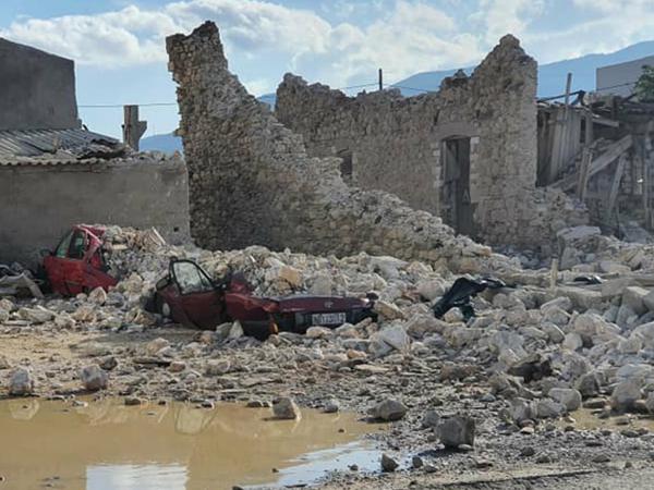 Bei Erdbeben und Tsunami im Mittelmeer kamen in der Türkei und in Griechenland mindestens sechs Menschen ums Leben.