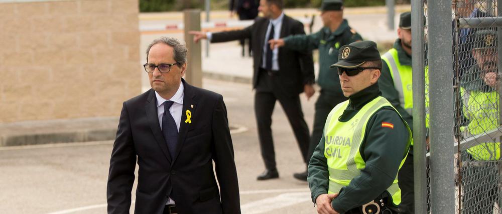 Ein guter Ort für künftige Kabinettssitzungen. Kataloniens Ministerpräsident Quim Torra verlässt das Estremera-Gefängnis, wo er mehrere frühere katalanische Kabinettsmitglieder besucht hatte. 