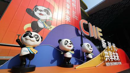 Im Zeichen des Panda. Die Maskottchen der chinesischen Import-Export-Messe CIIE in Schanghai Anfang November.