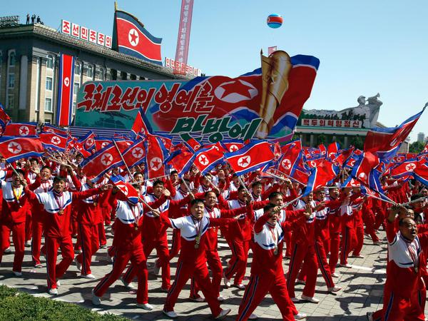 Auch Athleten nahmen an einer Parade zum 70. Jahrestag der Staatsgründung Nordkoreas teil. 