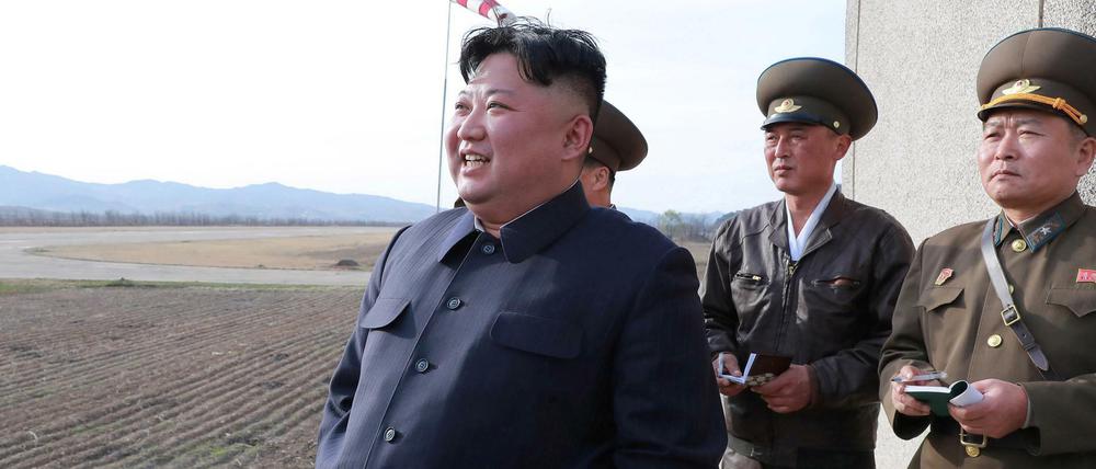 Kim Jong Un ließ sich bei dem angeblichen Raketentest fotografieren.
