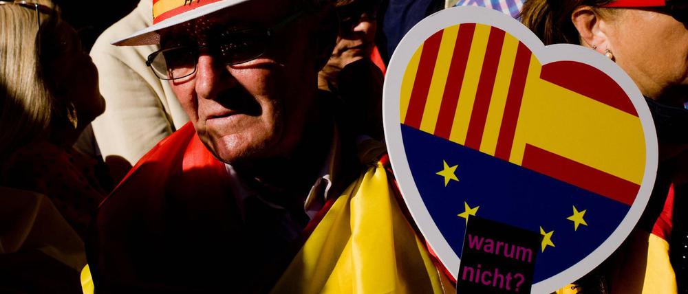 "Warum nicht?" Gegner der Unabhängigkeit Katalonien am Sonntag in Barcelona.