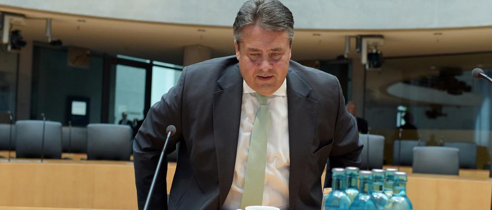 Der SPD-Parteivorsitzende musste sich beim Edathy-Untersuchungsausschusses des Bundestags verantworten. 