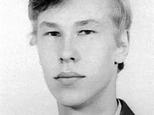 Aus Hass auf alle politisch Andersgesinnten erschießt ein Berliner Neonazi am 23.Februar 1997 den Polizisten Stefan Grage auf einem Autobahn-Parkplatz.