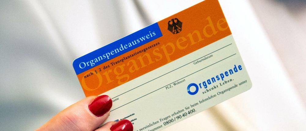 Im Januar bestellten 740.000 Deutsche den Organspendeausweise. 