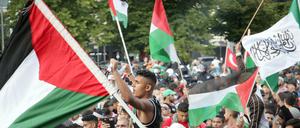 Bei Anti-Israel-Demonstrationen sind immer wieder auch judenfeindliche Parolen zu hören.