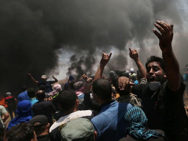 Palästinensische Demonstranten am Montag an der Grenze des Gazastreifens