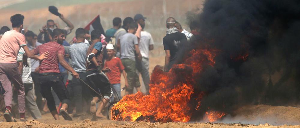 Protestierende Palästinenser in Gaza