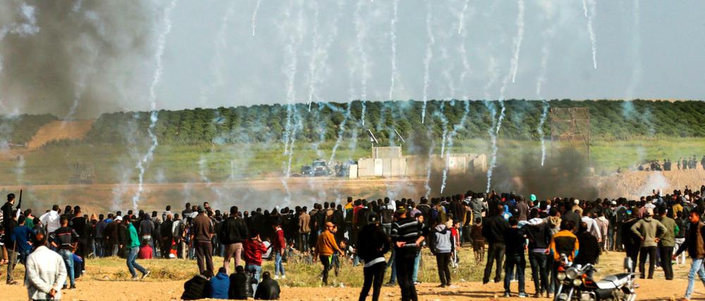 Am Karfreitag kam es im Gazastreifen an der Grenze zu Israel zu blutigen Unruhen. Mindestens 15 Palästinenser wurden dabei getötet, rund 1400 wurden verletzt.