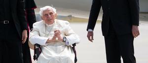 Der emeritierte Papst Benedikt XVI. ist heute 94 Jahre alt und war von 2005 bis 2013 Oberhaupt der römisch-katholischen Kirche.