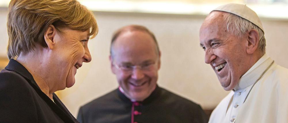 Papst Franziskus hat Bundeskanzlerin Angela Merkel zu einer Privataudienz im Vatikan empfangen. 