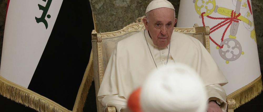 Papst Franziskus am Freitag im Präsidentenpalast von Bagdad. Der 84-Jährige ist das erste Oberhaupt der katholischen Kirche, das in das Krisenland reist. 