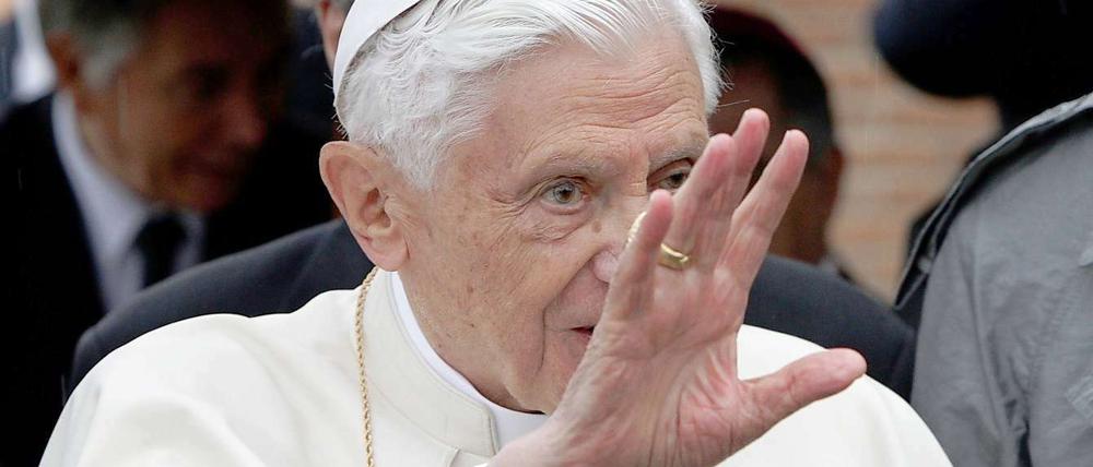 Benedikt XVI. auf dem Weg in den Libanon.