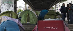 Endstation Zeltlager? Afrikanische Flüchtlinge unter einer Brücke in Paris