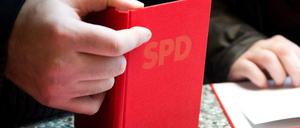 Das SPD-Parteibuch soll Thilo Sarrazin zurückgeben, findet die Parteispitze.