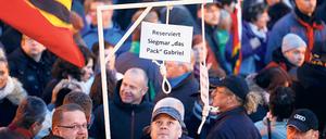 "Besorgte Bürger" bei einer Pegida-Demonstration im Oktober vergangenen Jahres in Dresden 