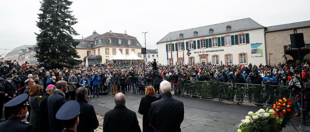 Trauer in Trier. Die Stadt steht nach der Amokfahrt vom Dienstag unter Schock. Fünf Menschen sind tot, weitere 15 wurden zum Teil lebensgefährlich verletzt