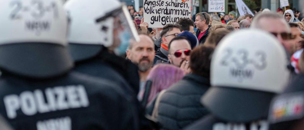 Querdenker-Demonstration in Leipzig. (Archivbild, 06.11. 2021)