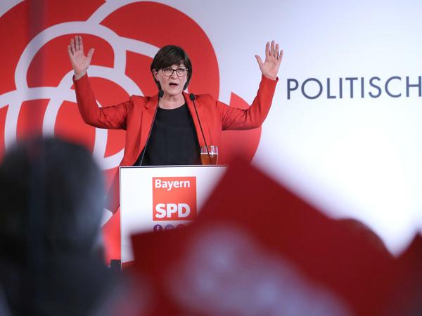 Die SPD-Vorsitzende Saskia Esken beim Politischen Aschermittwoch der SPD. 