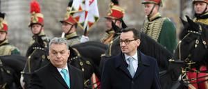 Unzertrennlich und streitbar: Die Regierungschefs Ungarns und Polens, Viktor Orban (l) und Mateusz Morawiecki. 