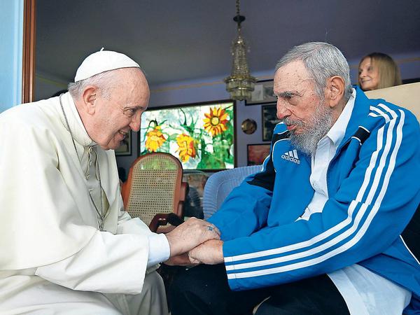 Papst Franziskus mit Fidel Castro bei einem Besuch in Kuba im September 2015.